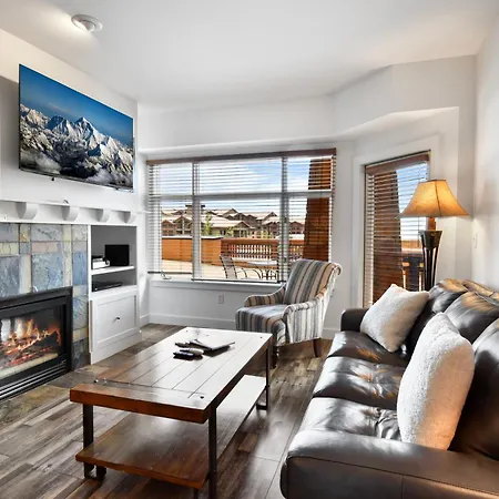 Updated Sundial Unit In Canyons Village, Balcony, Outdoor Pool & Hot Tubs, Walk To Hiking B214